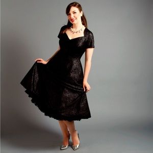 🇨🇦 NWT Cherry Velvet Sabrina dress in shimmer lace - size 2X - made in Canada